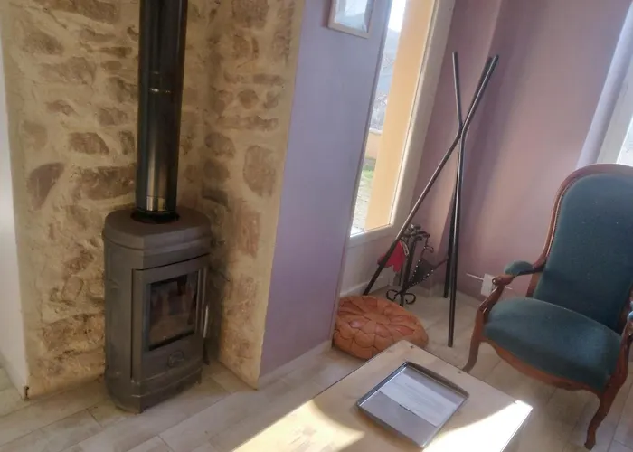 Maison De Vigne Renovee